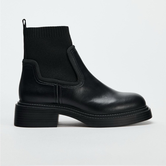 NWT CHELSEA BOOTS WITH SOLES
SIZE USA 7.5
38 EUR - Picture 2 of 9